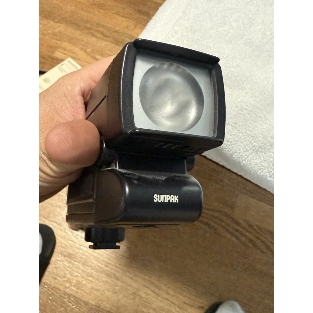Sunpak CV-200 Compact Video Light With‎ Charger , Good Condition